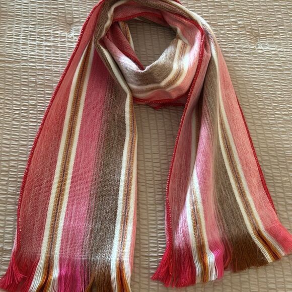 Beautiful alpaca scarf from Ecuador so soft and warm! - Picture 9 of 9